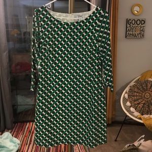 Cute and flattering 3/4 sleeve, mid length dress